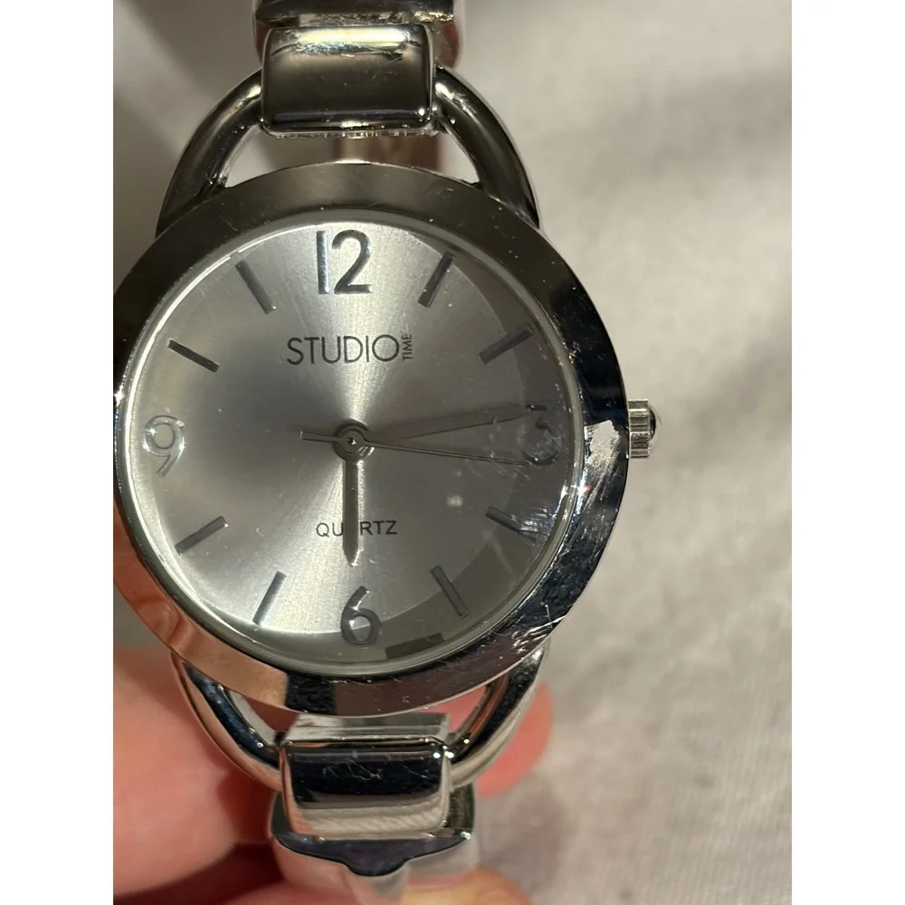 Studio‎ Time Silver Tone Bangle Cuff Watch Quartz Fashion Womens STD3886T